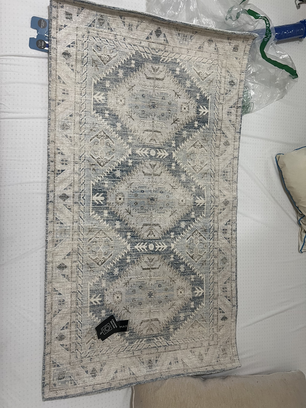 Brand new 2x4 rug