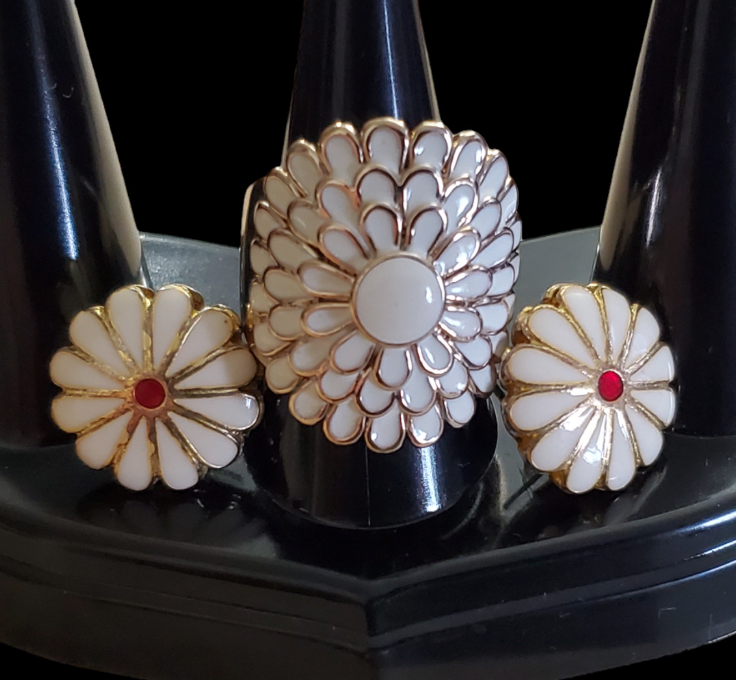 Daisy Flower Ring and Earrings Set image indicator(4)