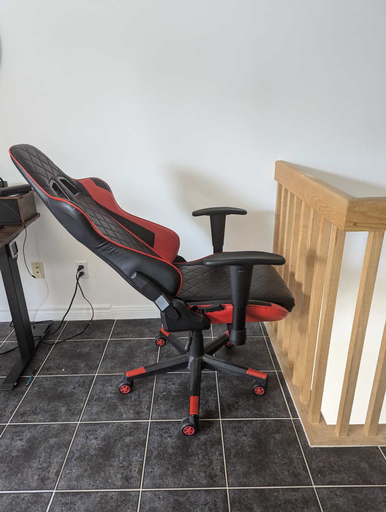 High Quality Gaming Chair, adjustable height & seating angle. - photo 2