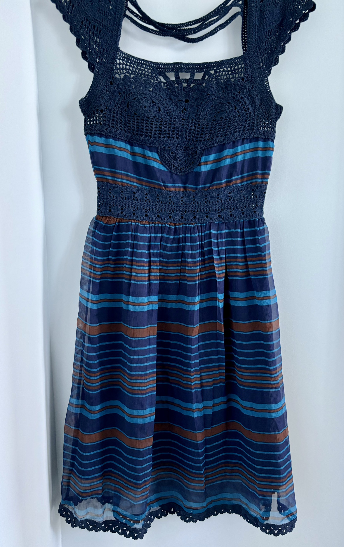 Like New Elegant dress, 100% silk image indicator(2)