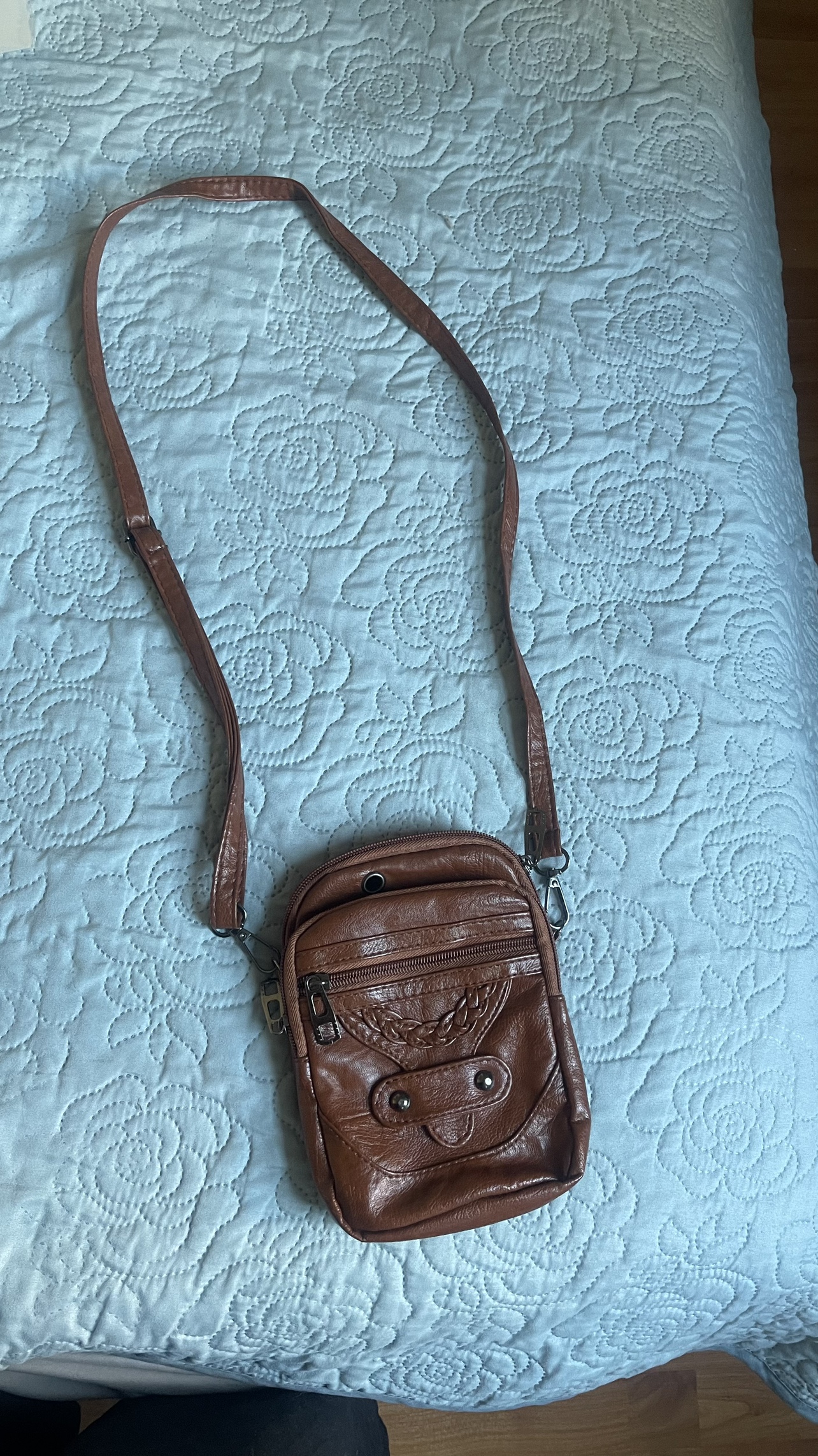 Vegan leather cellphone purse image indicator(4)