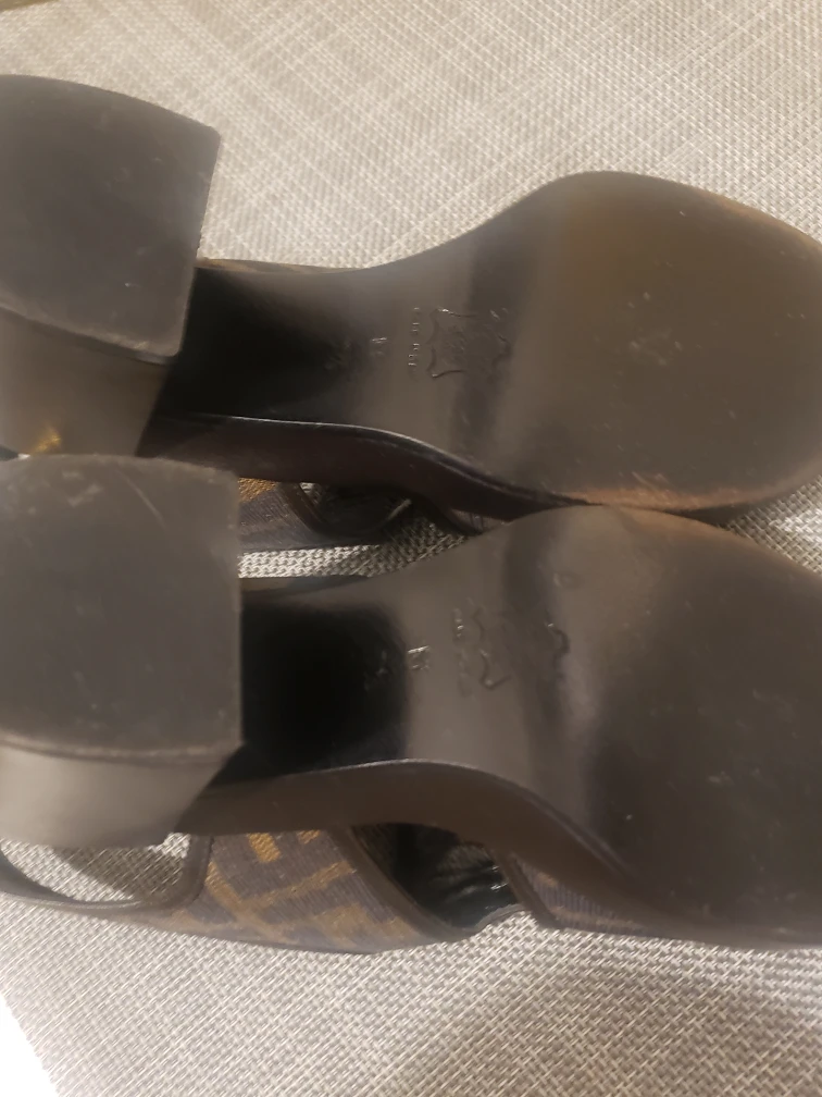 Fendi scarpe vintage high heels size 7.5 image indicator(3)