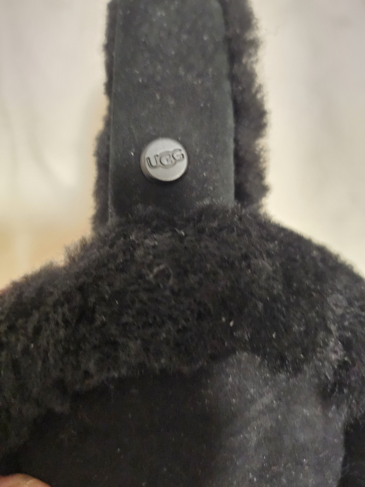 ugg earmuffs headphones image indicator(2)