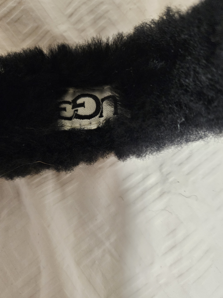 ugg earmuffs headphones image indicator(3)