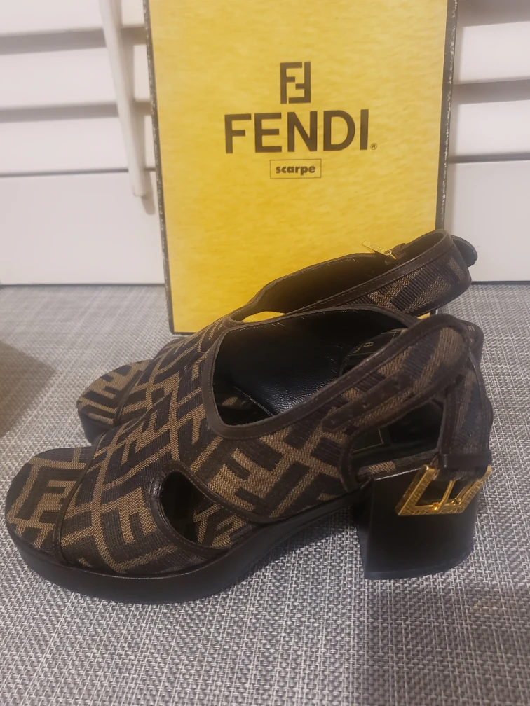 Fendi scarpe vintage high heels size 7.5 image indicator(2)