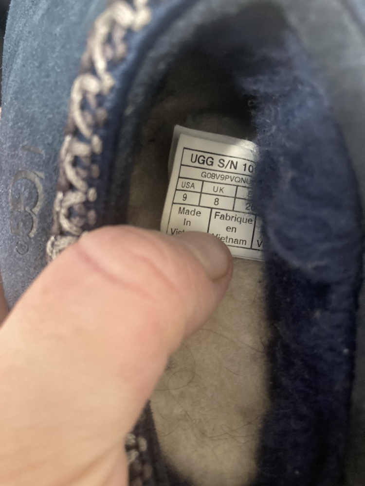 Kids UGG slippers, size 9 - photo 2