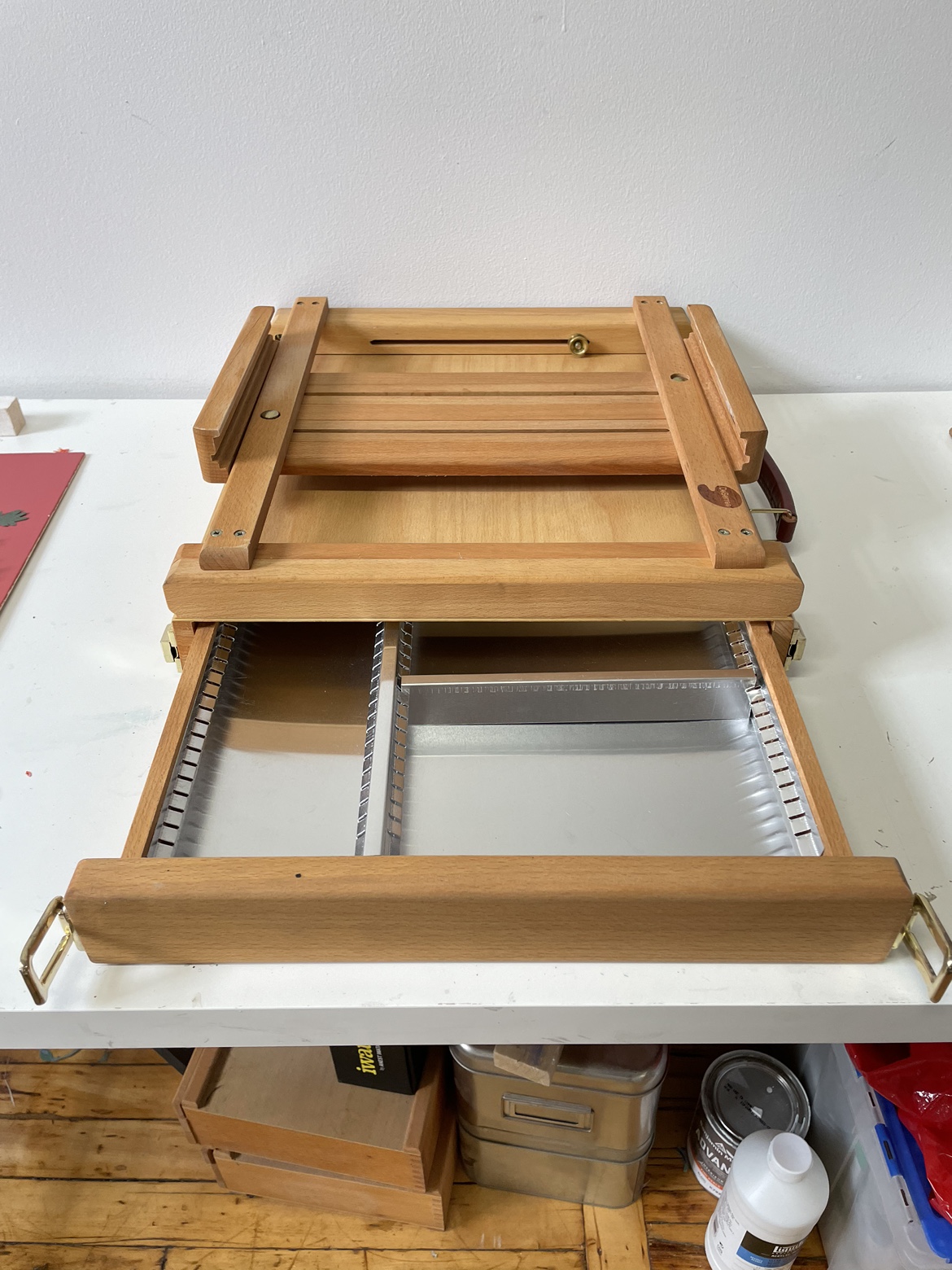 Le Charles -– Sketch Box Tabletop Easel image indicator(4)