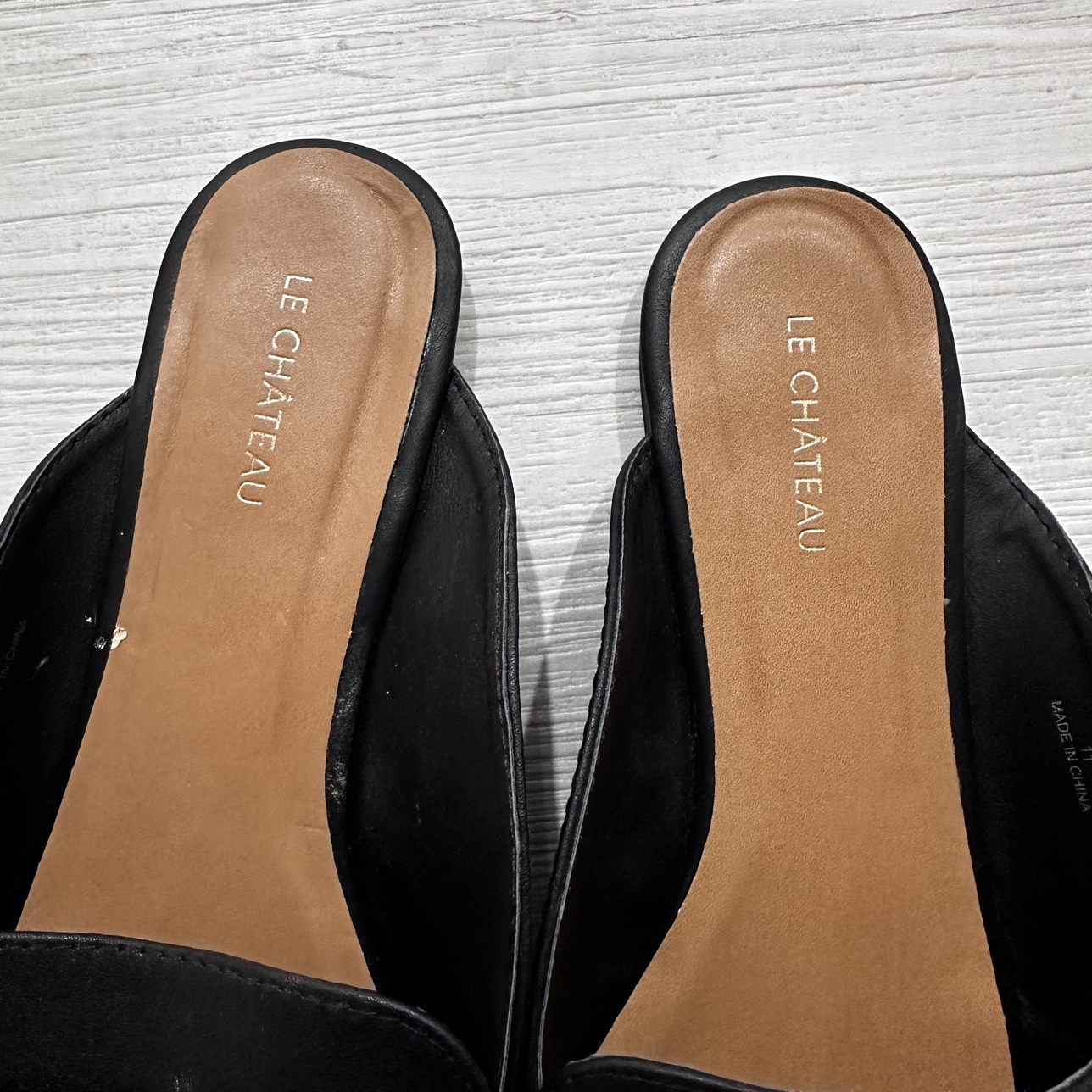Le Chateau Black Mule Slippers image indicator(4)