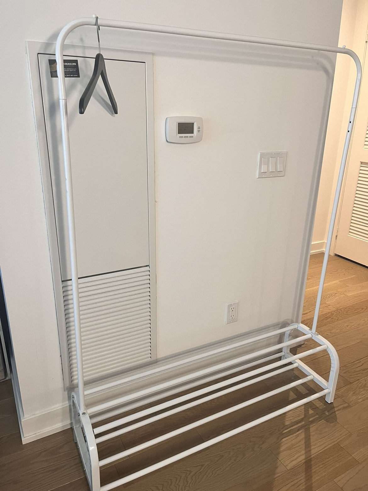 Clothing rack / hanger