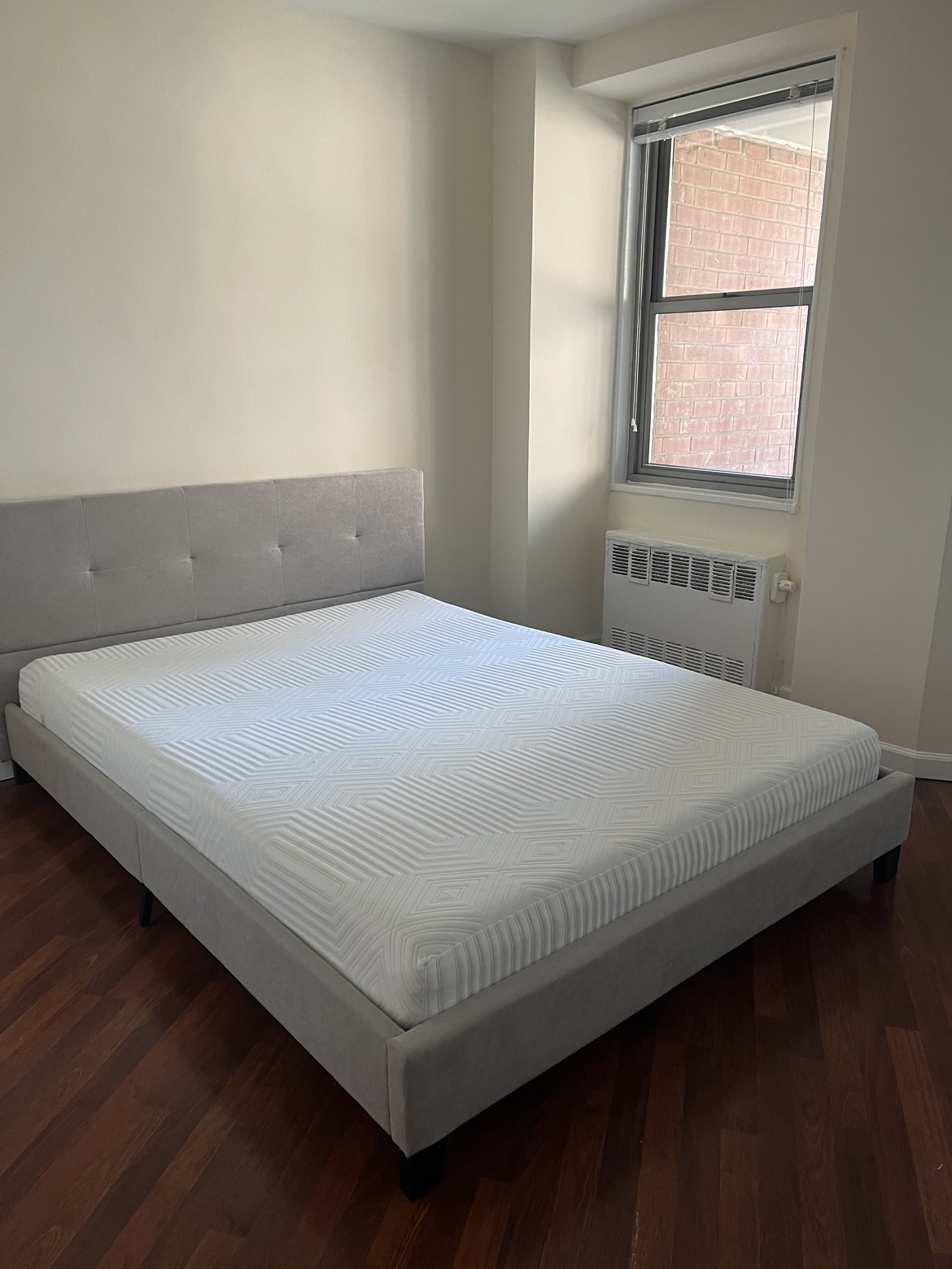 queen matress and bed - photo 4