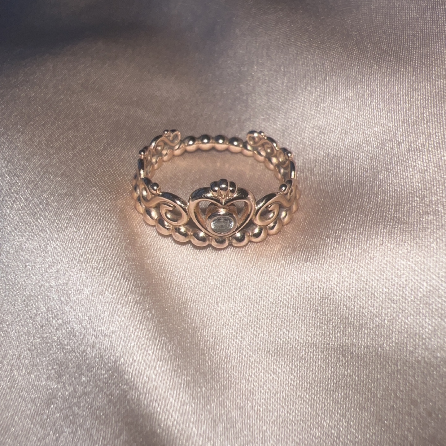 Pandora Princess Tiara Crown Ring in Gold (size 7)