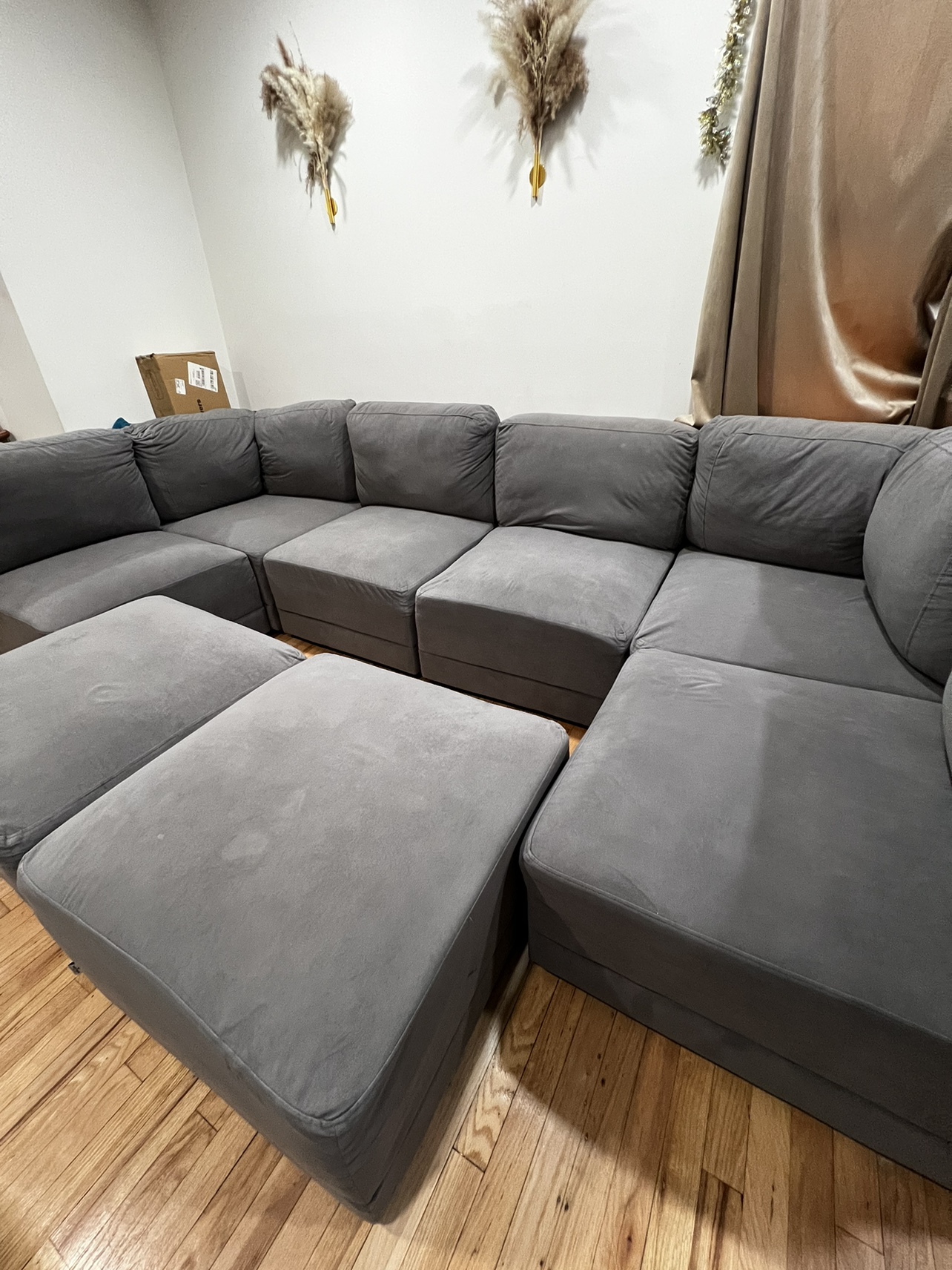 8 cushion plush couch - photo 4