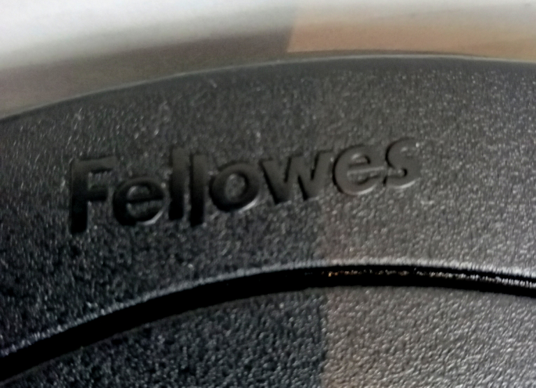 Fellowes foot rocker image indicator(5)