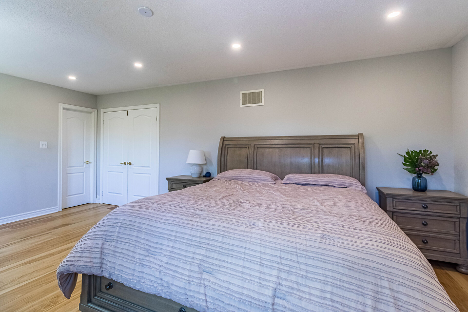 King size bed ,mattress and chest