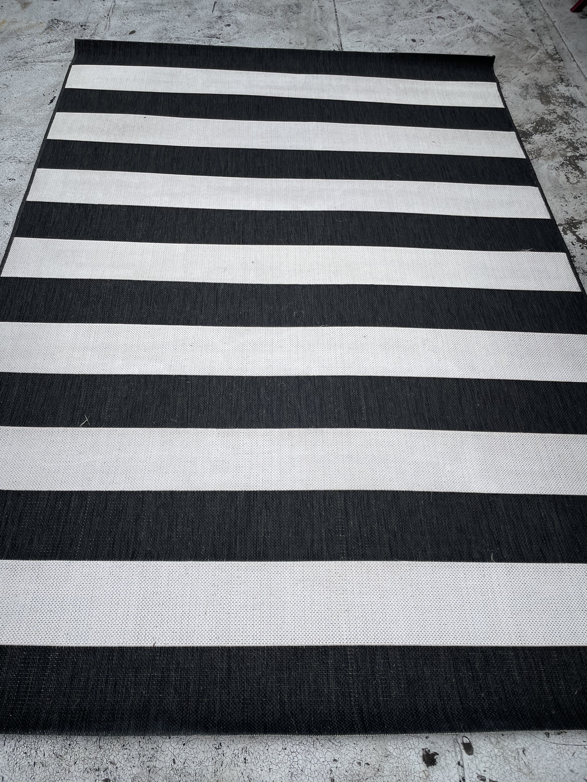 5’2”x7’7” Patio rug