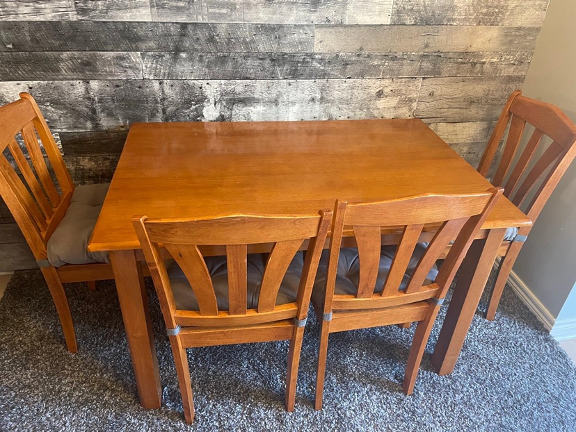 Kitchen table with 4 chairs