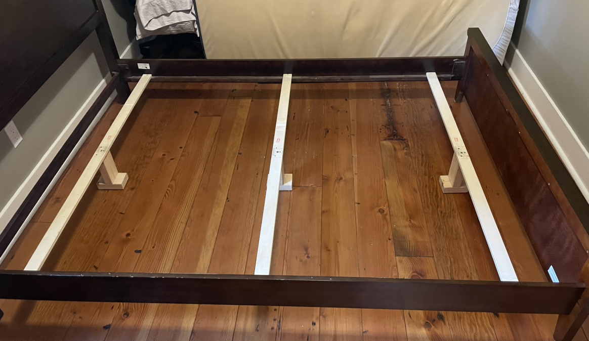 Queen bed frame - photo 3