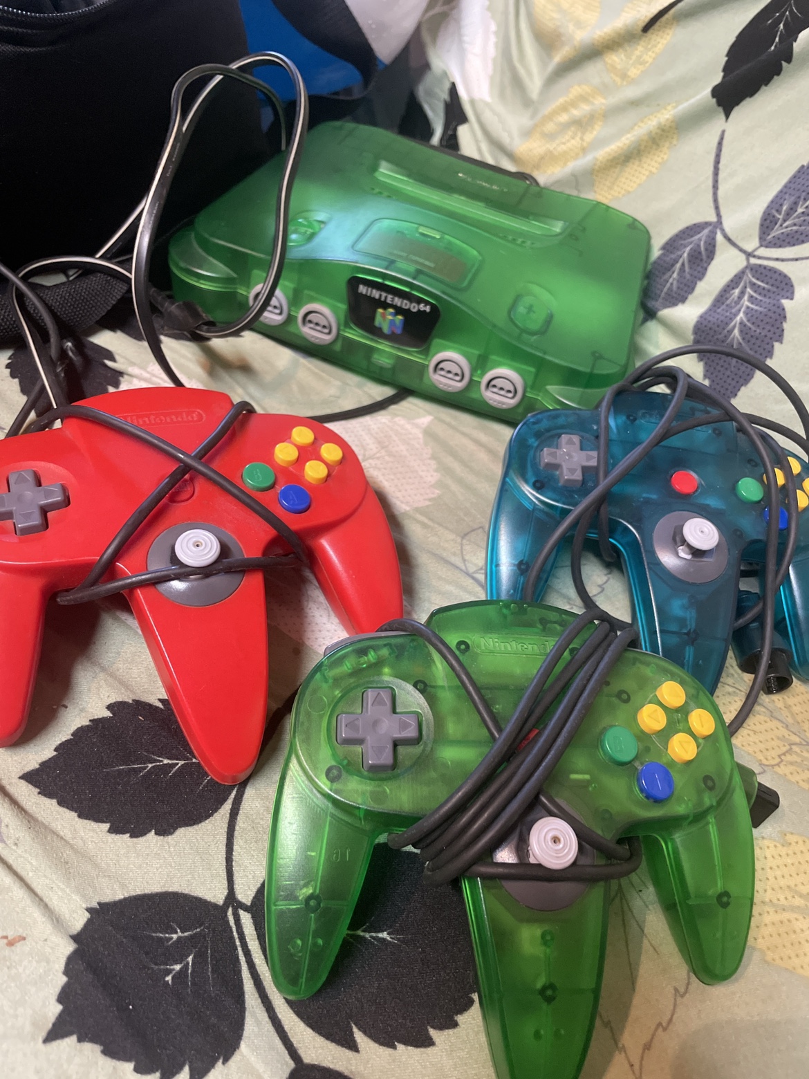 Nintendo 64 game system+controllers