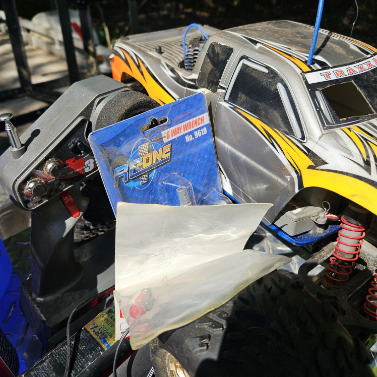 traxxus remote control gas car