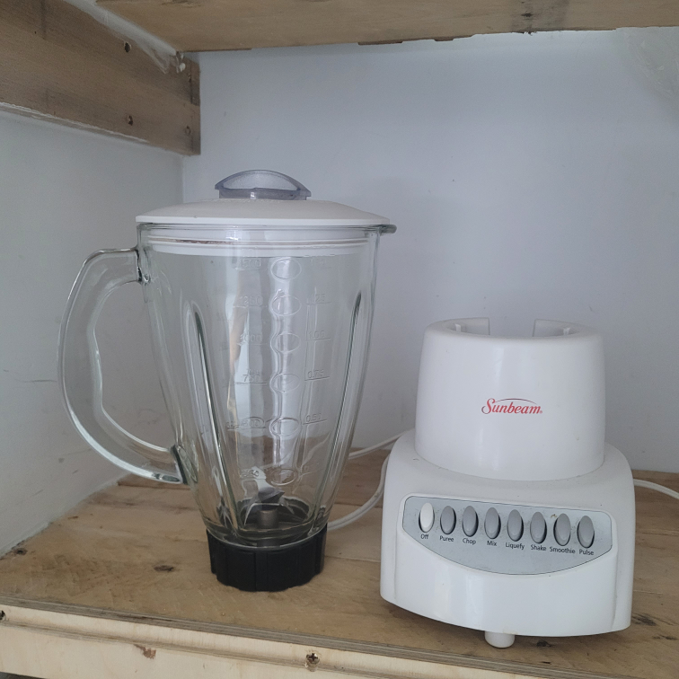 Blender with glass jar (MOVING OUT SALE) thumbnail