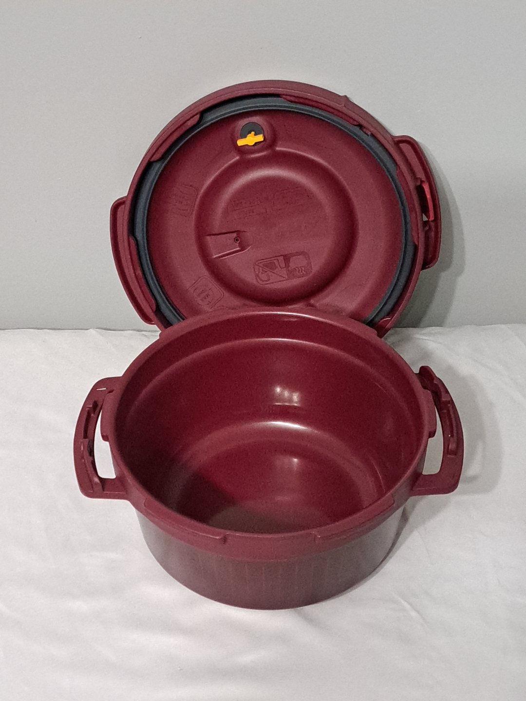 TUPPERWARE MICROWAVE PRESSURE COOKER