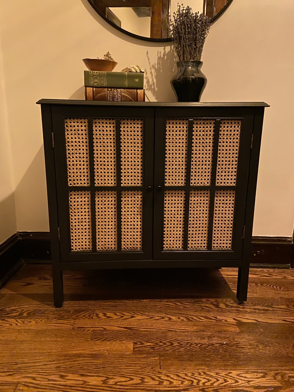 Entry cabinet