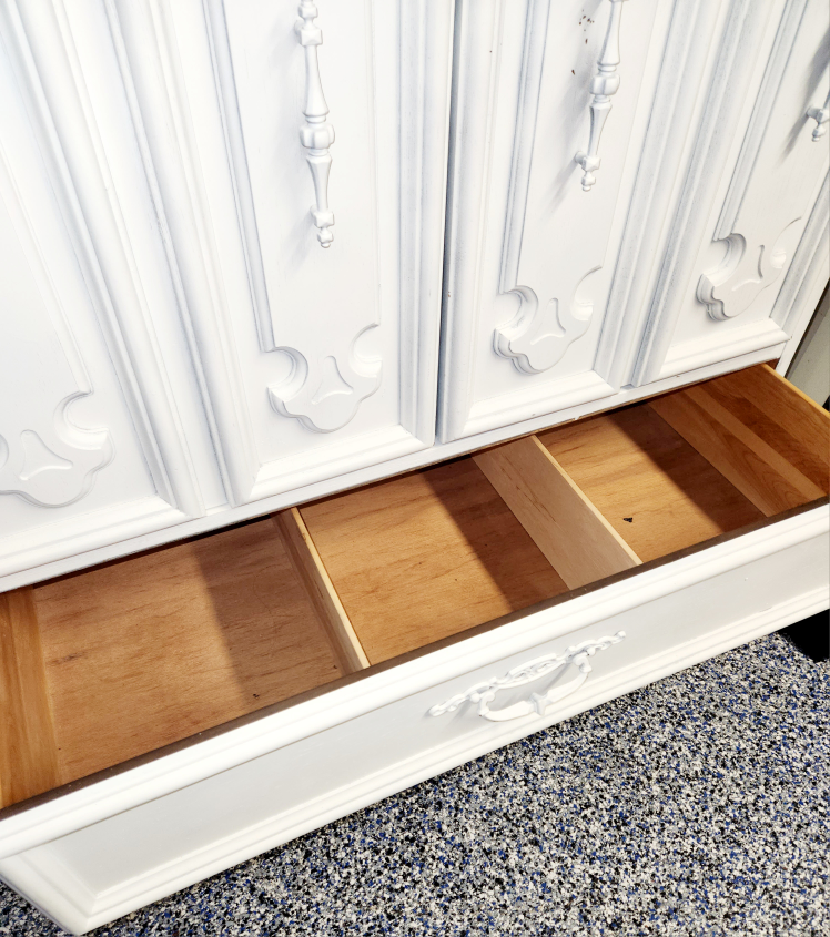 Antique wardrobe - photo 3