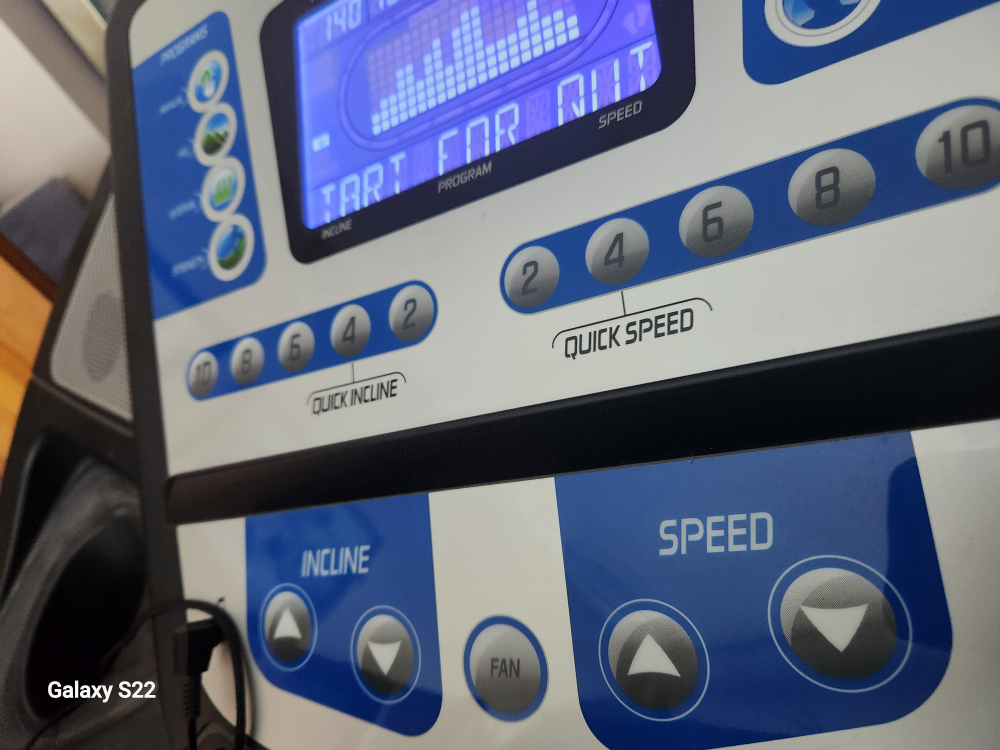 XTERRA 7.6  3.5 HP folding treadmill image indicator(6)