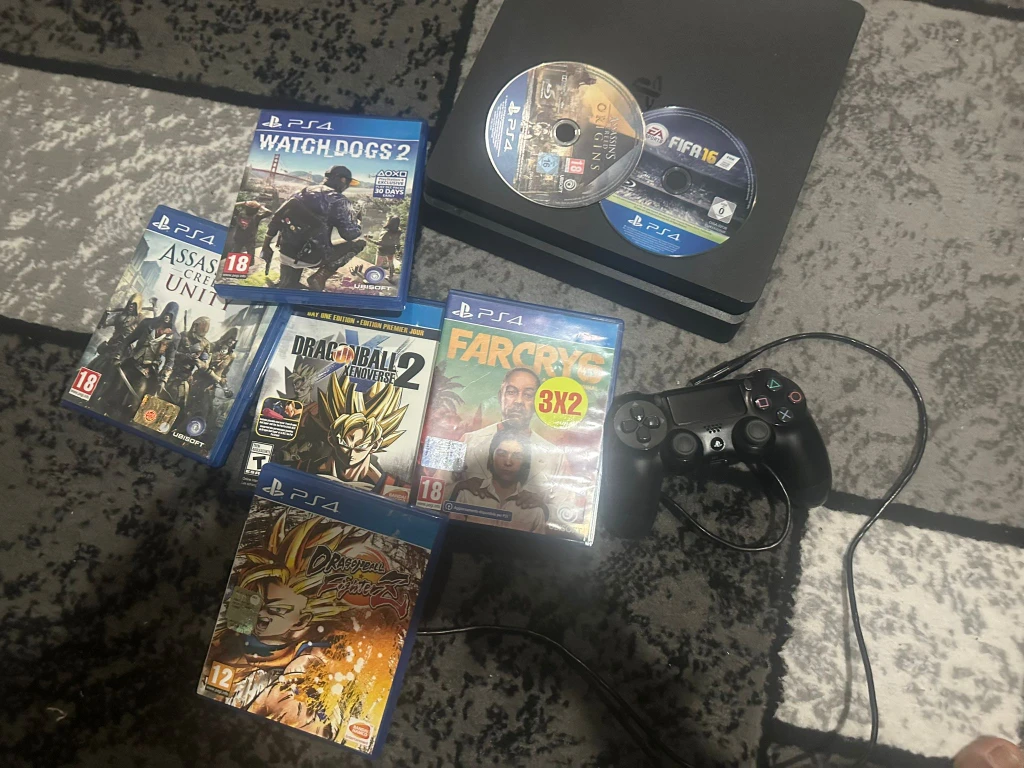 PS4 slim with 7 games