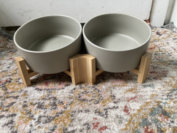 Pet food/water dispenser thumbnail
