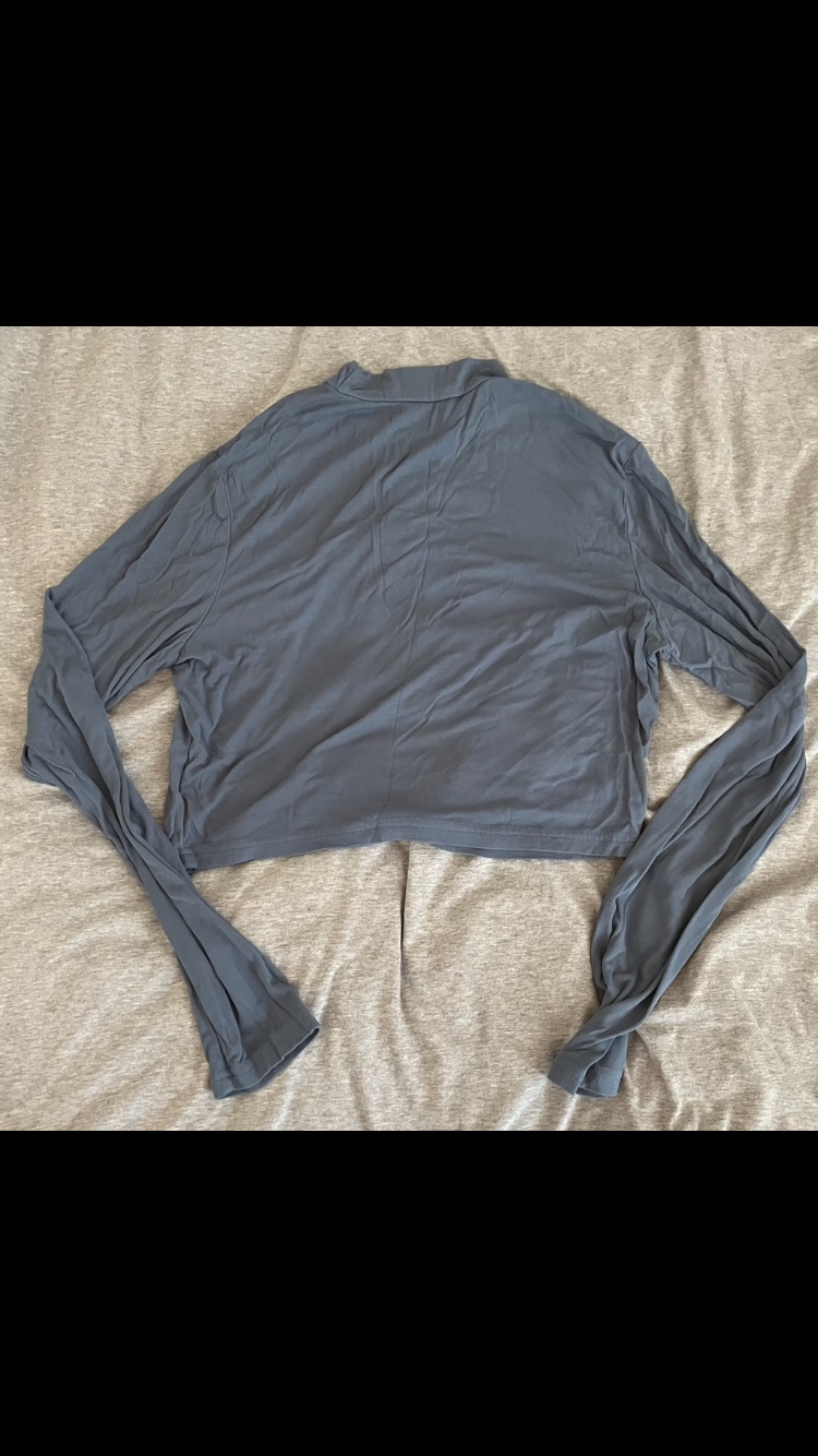 Shein Women’s Blue Long Sleeved Crop Top Size XL👚🩵💙 image indicator(4)