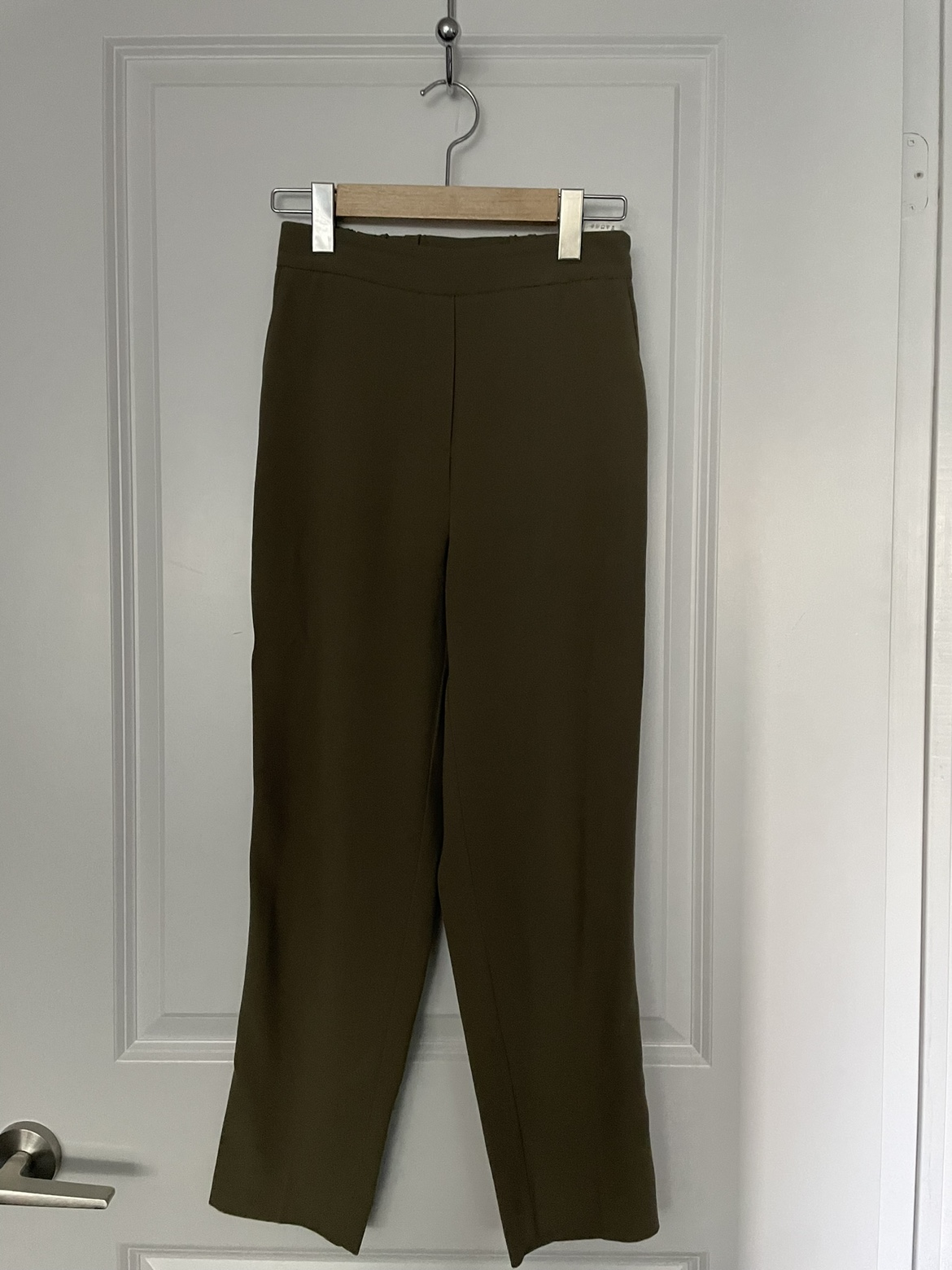 Aritzia Babaton elastic waist straight leg pants