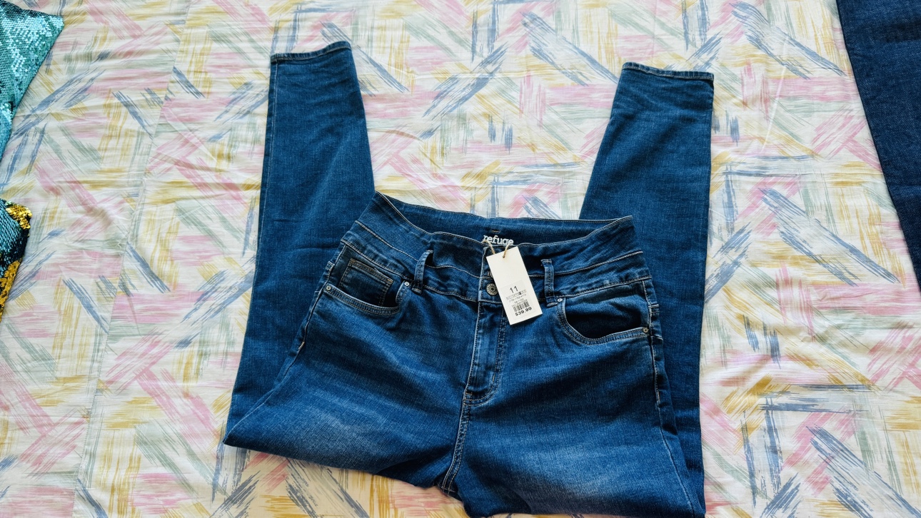 Brand new wome. size 11 high rise skinny jeans