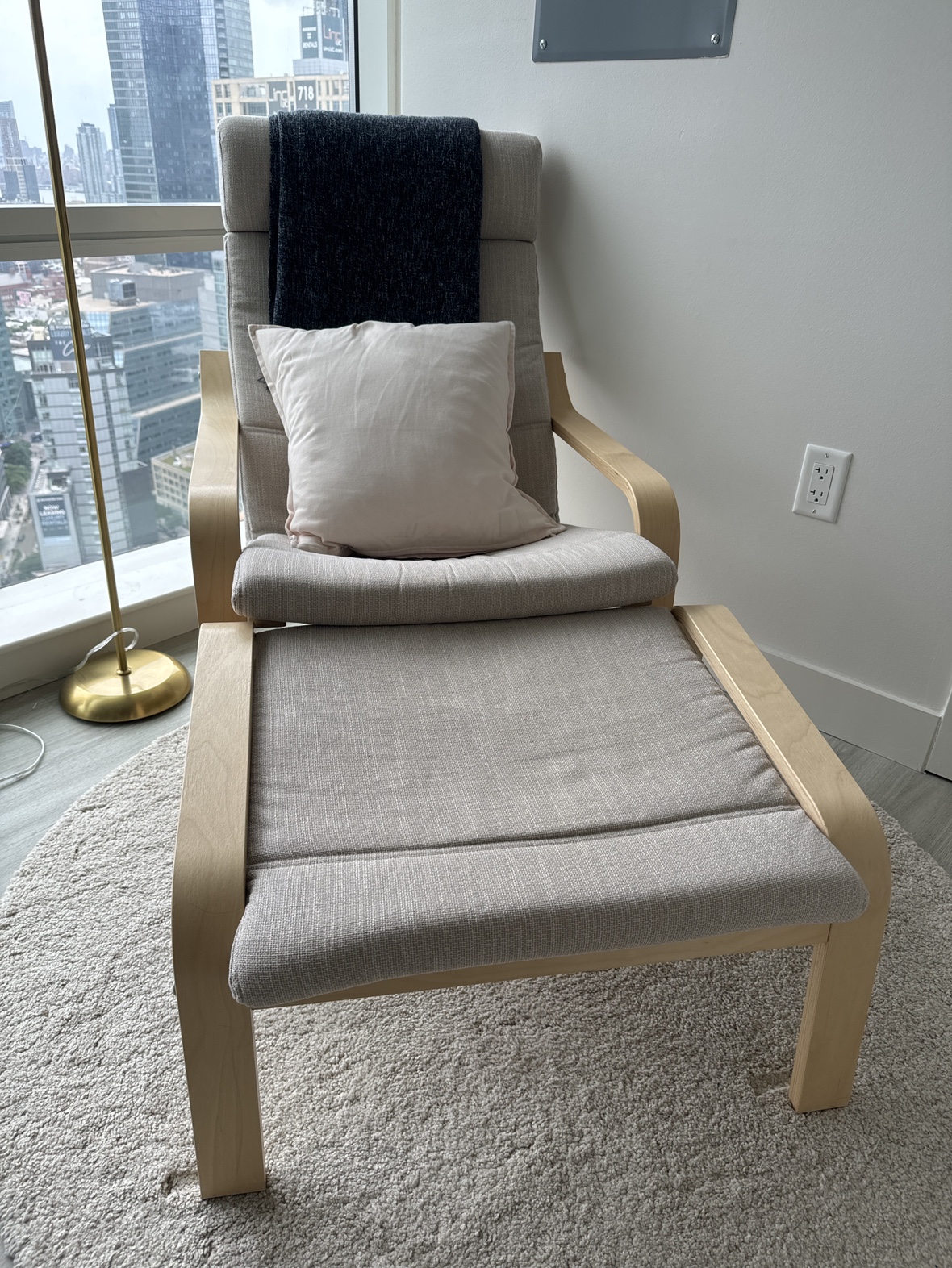 Arm chair, ottoman and rug set