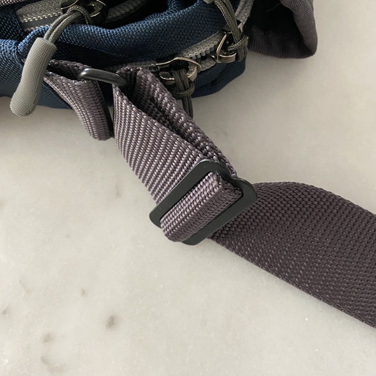 MEC Unisex Crossbody Travel Bag image indicator(4)