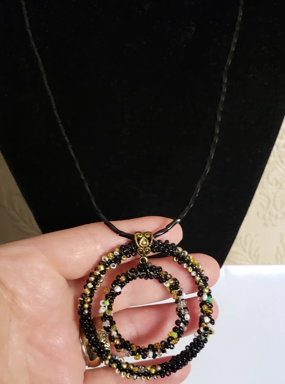 New double spiral pendant beaded necklace image indicator(2)