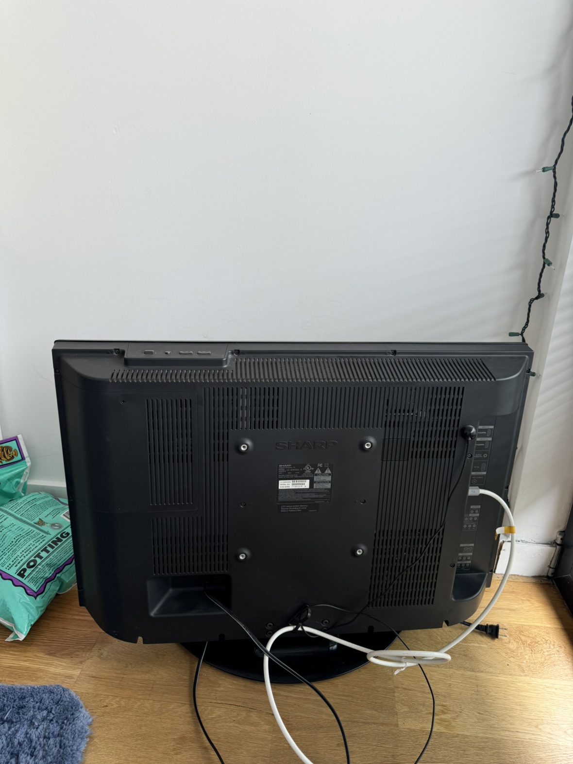 32” Sharp TV - photo 4