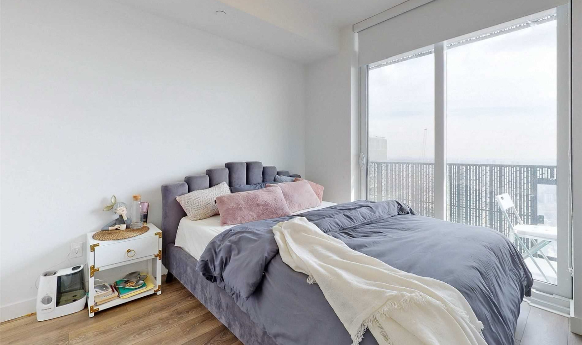 Structube ALBI BED - QUEEN