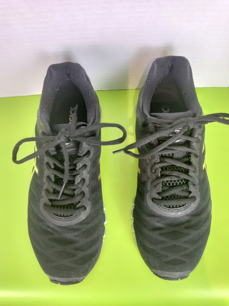 ASICS women's runners. Size 7 image indicator(2)