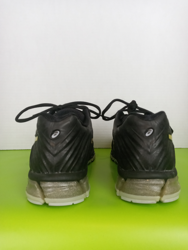 ASICS women's runners. Size 7 image indicator(3)