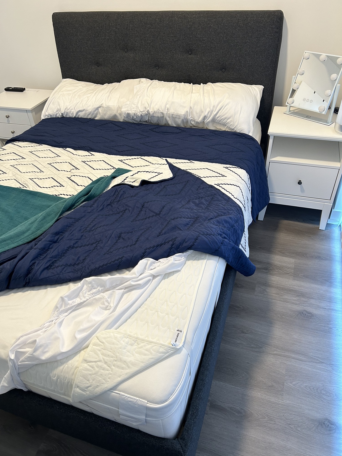 70%OFF!! Queen Size Bed frame + Mattress - photo 4