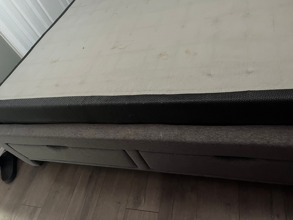 Queen size  bed - photo 2