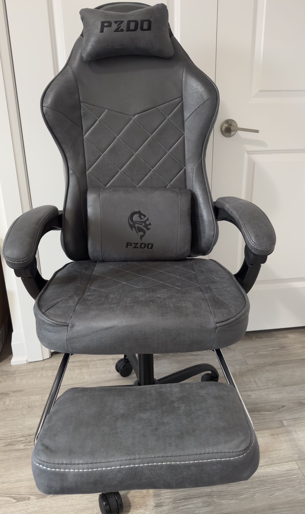 Gaming Chair with Footrest - photo 5