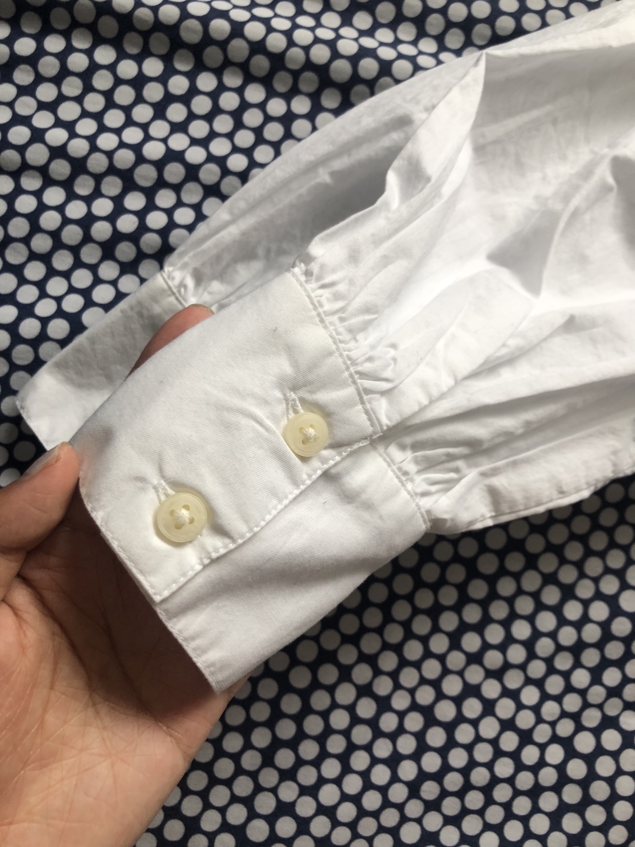 White bottom down shirt image indicator(3)