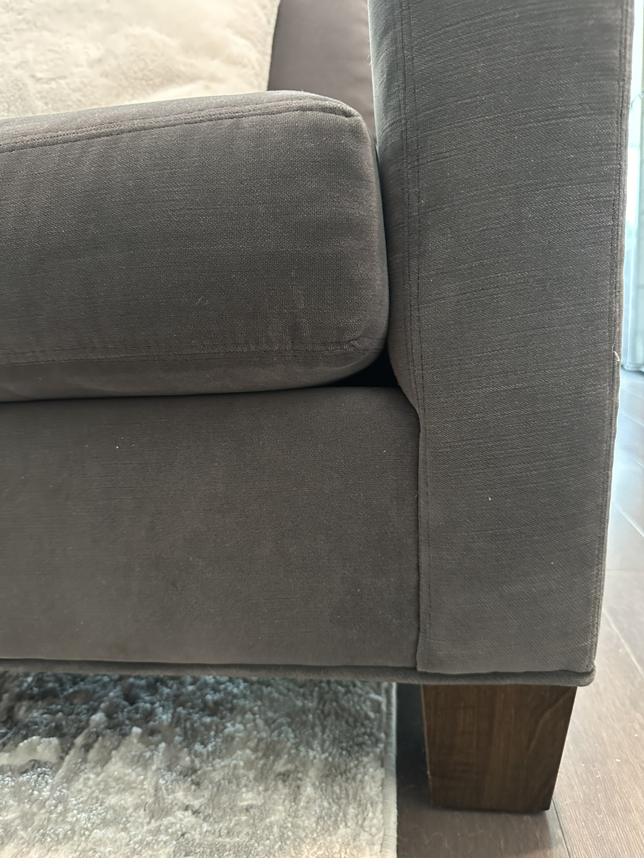 Gresham House - Luxury Sofa - photo 3