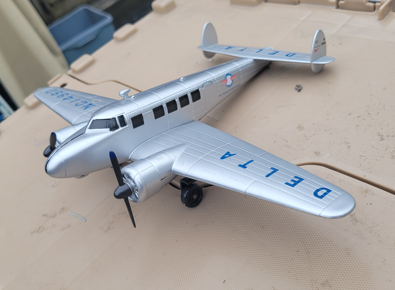 LOCKHEED ELECTRA MODEL- NEW RAY- DELTA AIRLINES-VINTAGE AIRPLANE - photo 4
