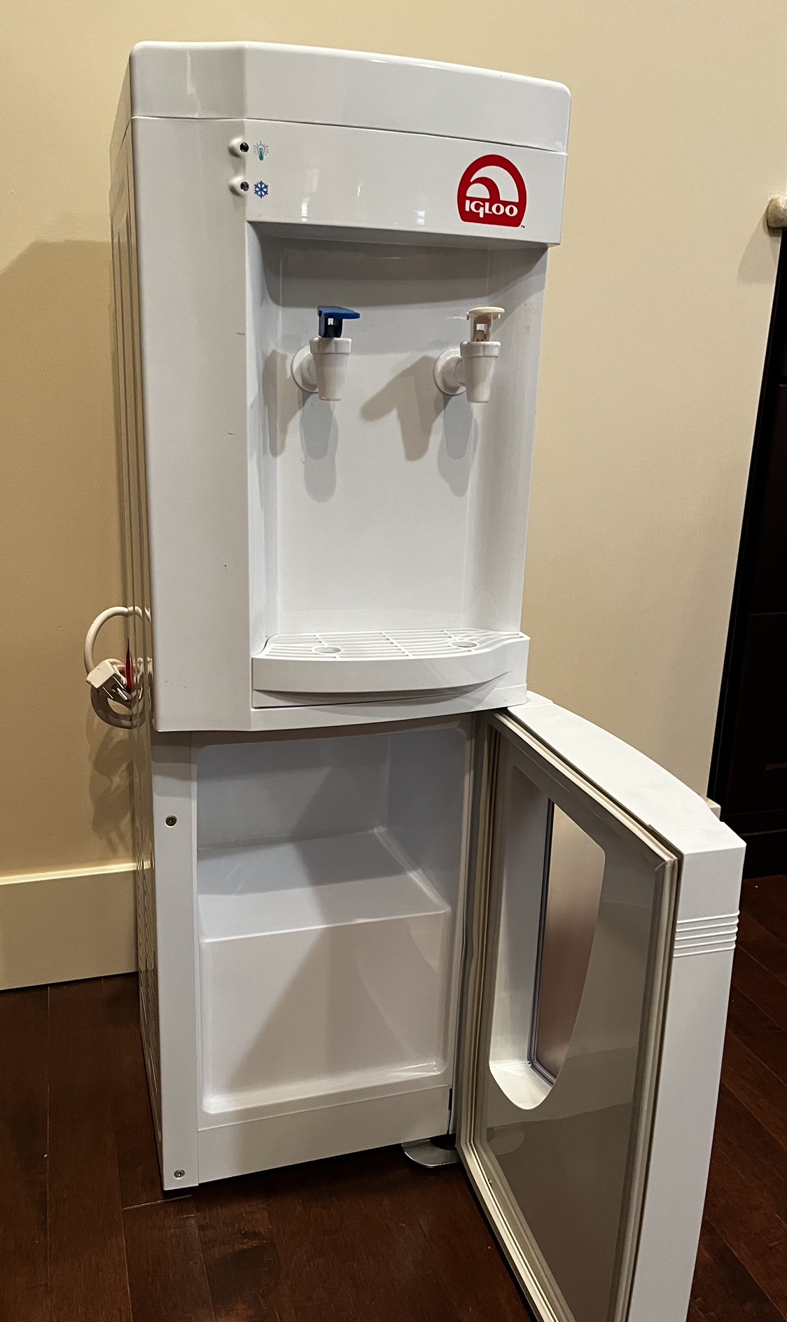 Igloo Water Dispenser - photo 2