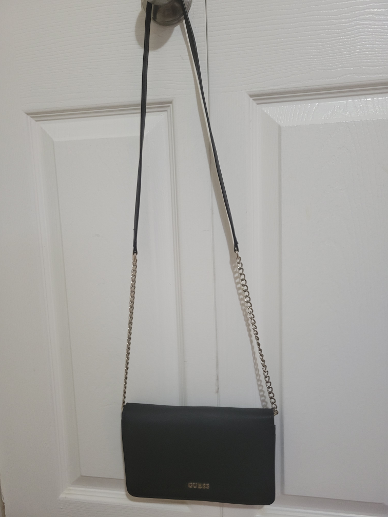 GUESS BLACK SILVER CROSSBODY PURSE LIKE NEW image indicator(2)