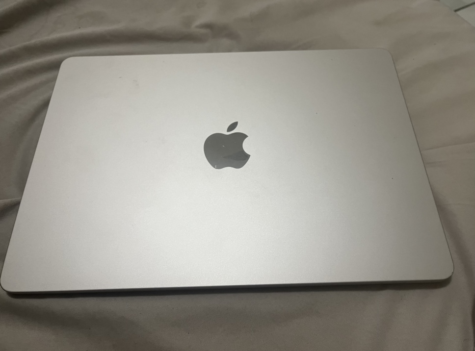 Macbook Air(Laptop)