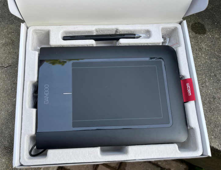 Wacom CTL-460 Bamboo Digital Drawing Tablet image indicator(2)